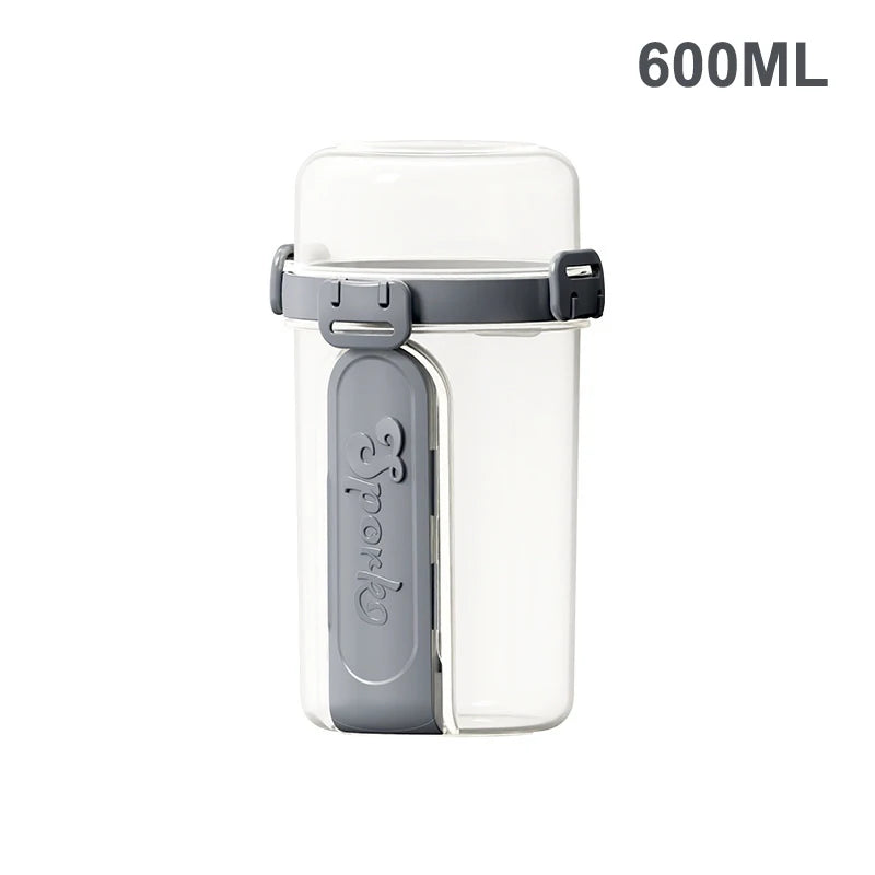 Clear water bottle with gray cap on a white background, featuring the brand 'quaddo'.