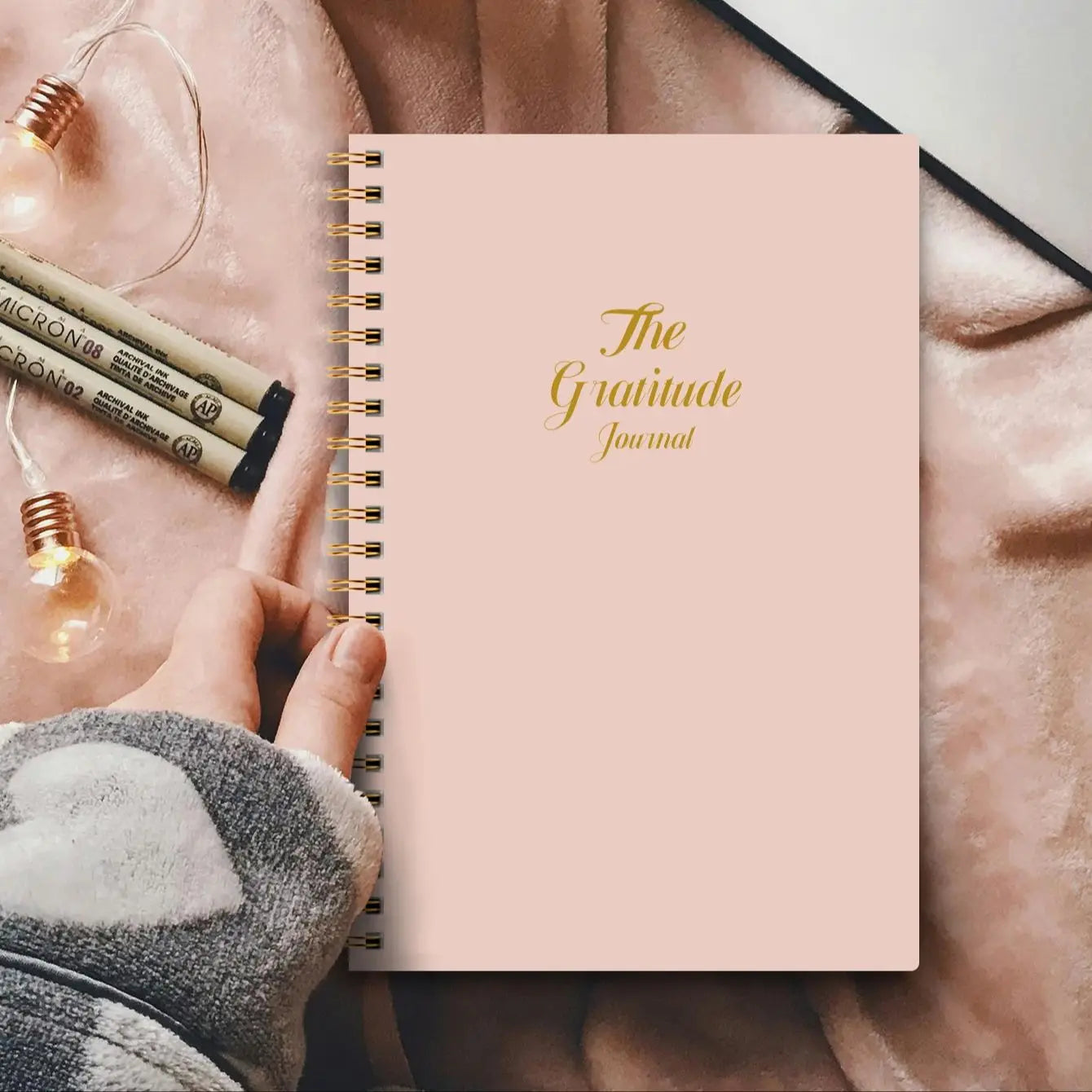 Gratitude Journal - Daily Mood Tracker & Positivity Planner - Path to Self-Improvement
